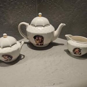 Hummel Tea Pot Set In original box Stormy Weather Umbrella Boy and Girl